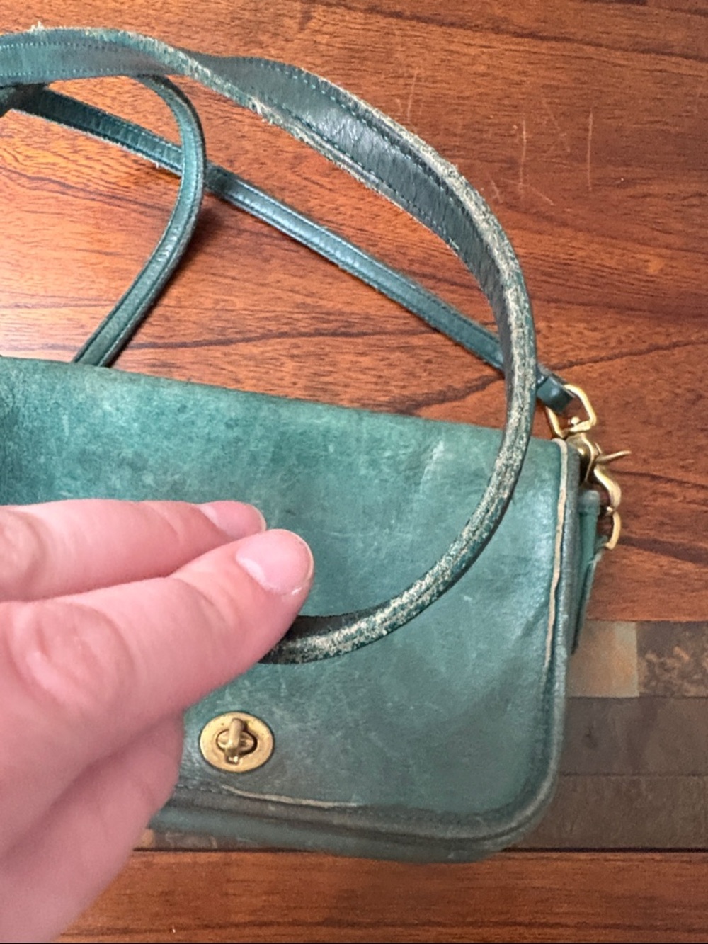 Preloved Coach Emerald Green Leather Crossbody with Gold Turn-Lock - Picture 13 of 13
